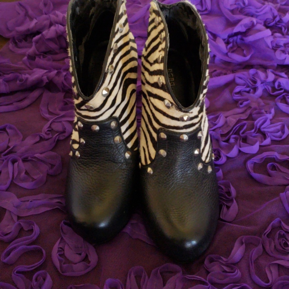 BCBGeneration Zebra Boots - Picture 2 of 5